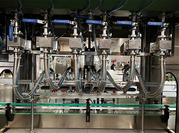 Gravity Type Automatic Liquid Bottle Filling Machine